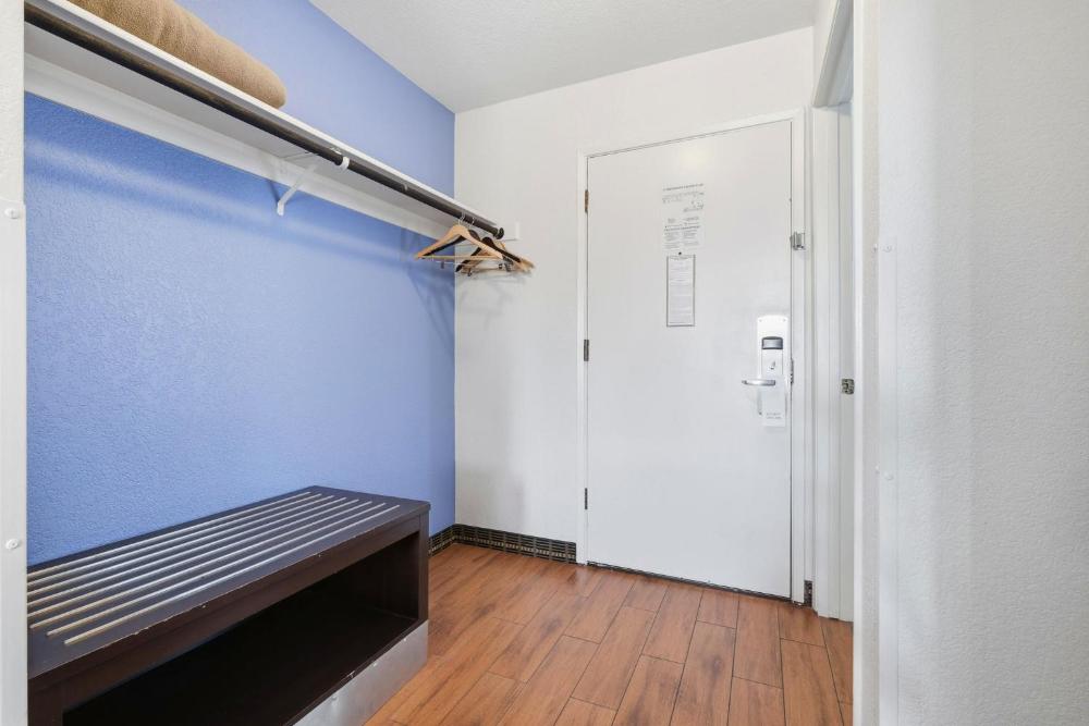 Deluxe Queen Room interior